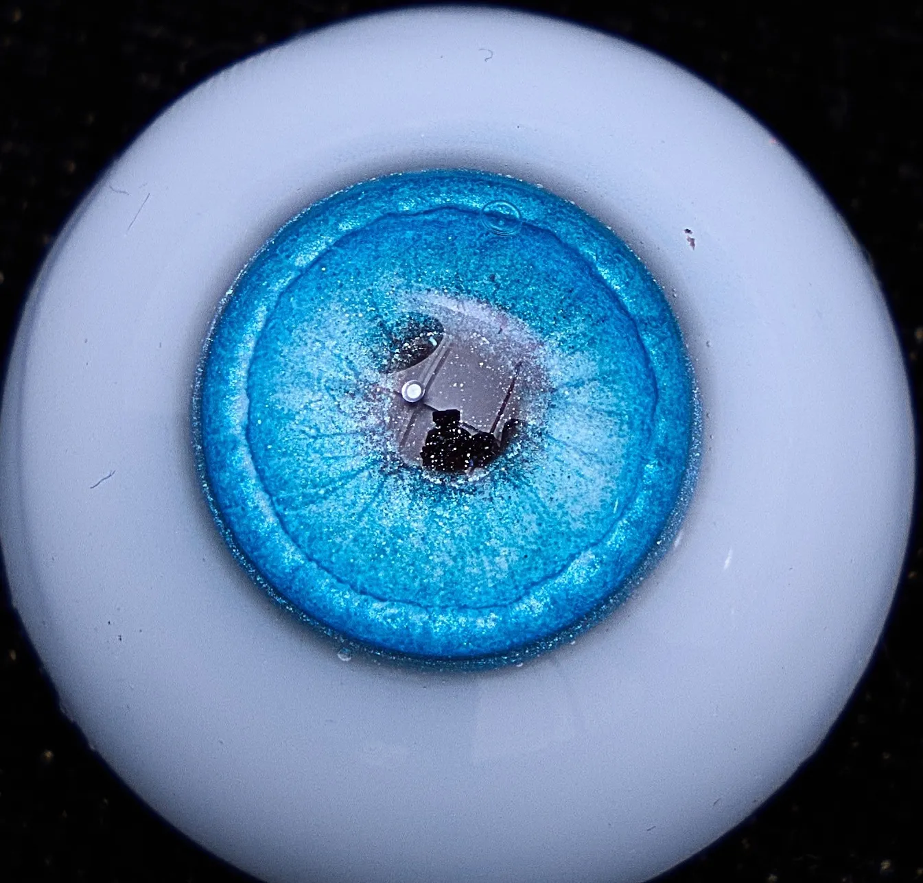 Eye colour 14 — electric blue