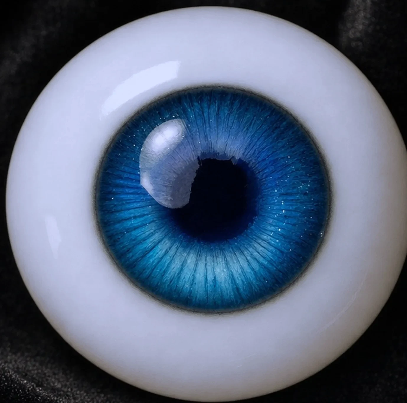 Eye colour 28 — bright blue